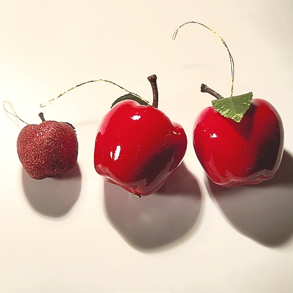 Apple for the Teacher ? Christmas Tree Ornament - Picture 1 of 1